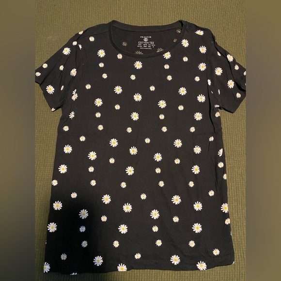 Primark Tee with Daisy Pattern - Picture 1 of 2